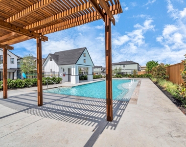 2715 Katri Way - Photo Thumbnail 32