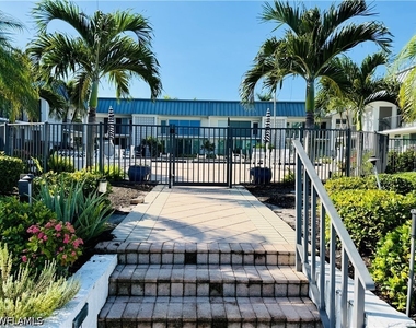 333 Harbour Drive - Photo Thumbnail 14