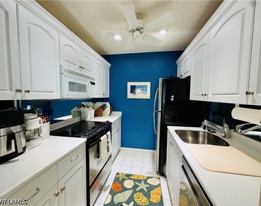 333 Harbour Drive - Photo Thumbnail 4