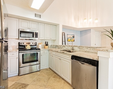 1230 Wildwood Lakes Boulevard - Photo Thumbnail 12