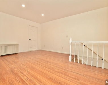 210 Sanford - Photo Thumbnail 16