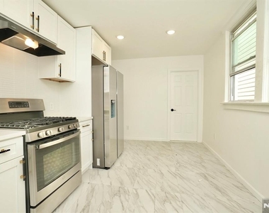 210 Sanford - Photo Thumbnail 7