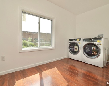 210 Sanford - Photo Thumbnail 12