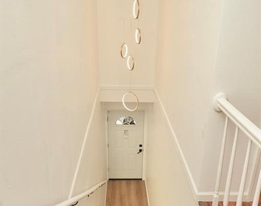 210 Sanford - Photo Thumbnail 2