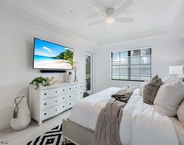 16348 Viansa Way - Photo Thumbnail 11