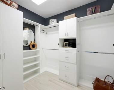 16348 Viansa Way - Photo Thumbnail 12
