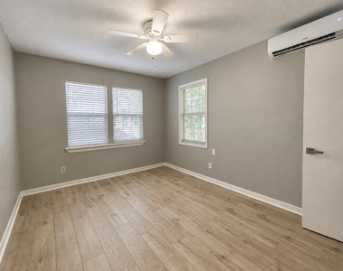 2409 Bastrop - Photo Thumbnail 8
