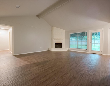 1406 Pinecroft Drive - Photo Thumbnail 8