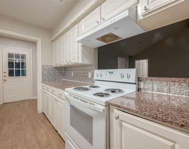 1406 Pinecroft Drive - Photo Thumbnail 13