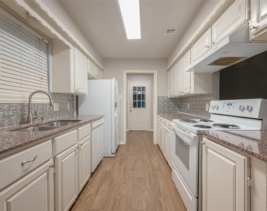 1406 Pinecroft Drive - Photo Thumbnail 12