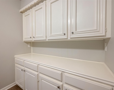 1406 Pinecroft Drive - Photo Thumbnail 11
