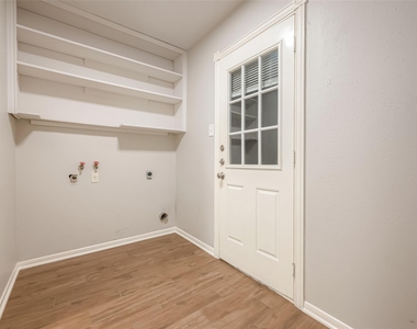 1406 Pinecroft Drive - Photo Thumbnail 16