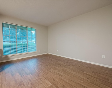 1406 Pinecroft Drive - Photo Thumbnail 5
