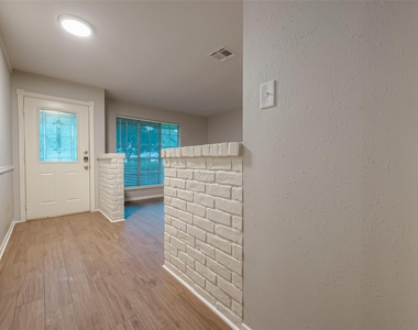 1406 Pinecroft Drive - Photo Thumbnail 3