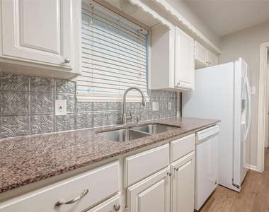 1406 Pinecroft Drive - Photo Thumbnail 14