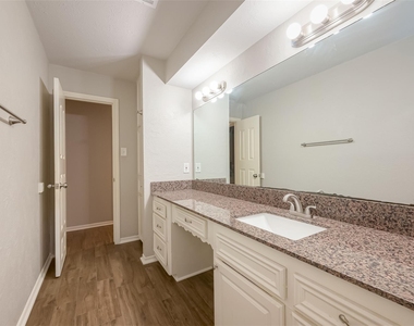 1406 Pinecroft Drive - Photo Thumbnail 19