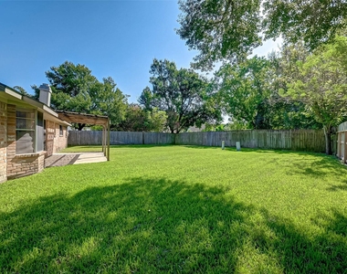 1406 Pinecroft Drive - Photo Thumbnail 32