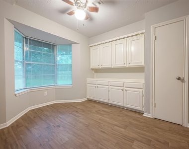 1406 Pinecroft Drive - Photo Thumbnail 10