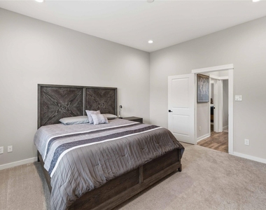 417 Stonework Landing Lane - Photo Thumbnail 9