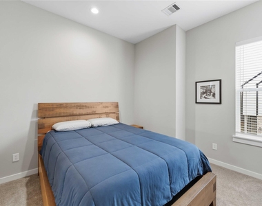 417 Stonework Landing Lane - Photo Thumbnail 15