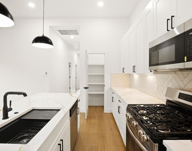 944 Lucky Street - Photo Thumbnail 10