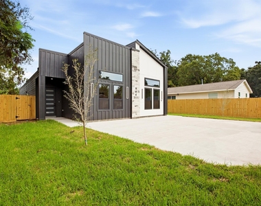 944 Lucky Street - Photo Thumbnail 2