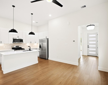 944 Lucky Street - Photo Thumbnail 5
