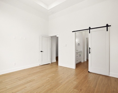 944 Lucky Street - Photo Thumbnail 14