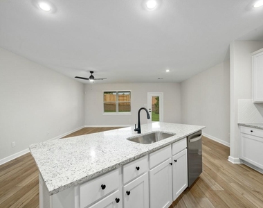 6015 Diamond Leaf Court - Photo Thumbnail 4