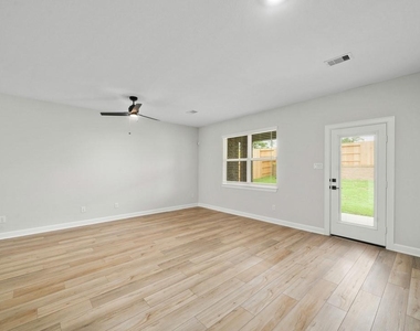 6015 Diamond Leaf Court - Photo Thumbnail 10