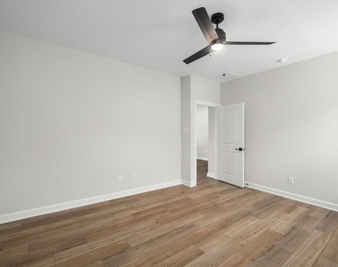 6015 Diamond Leaf Court - Photo Thumbnail 12