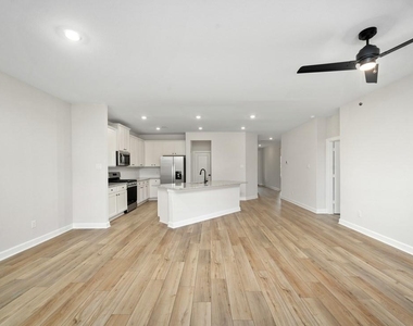 6015 Diamond Leaf Court - Photo Thumbnail 8