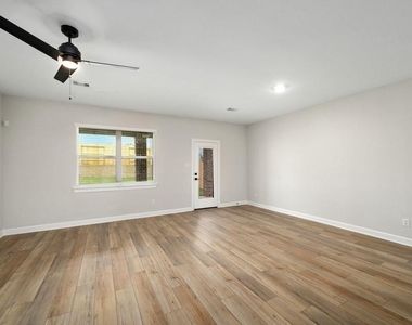 6015 Diamond Leaf Court - Photo Thumbnail 7