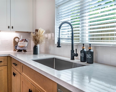5714 Barbara Rose Lane - Photo Thumbnail 15