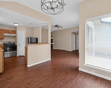 7823 Eastern Bluebird Drive - Photo Thumbnail 7
