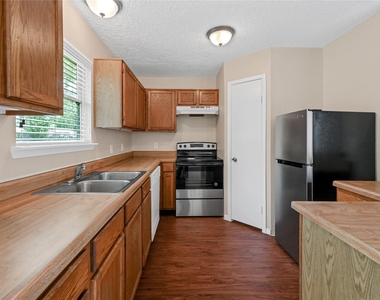 7823 Eastern Bluebird Drive - Photo Thumbnail 5