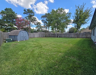 7823 Eastern Bluebird Drive - Photo Thumbnail 11