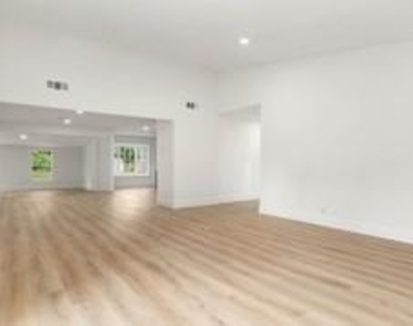 1406 Indian Shores Road - Photo Thumbnail 18
