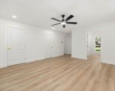 1406 Indian Shores Road - Photo Thumbnail 11