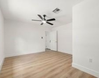 1406 Indian Shores Road - Photo Thumbnail 8