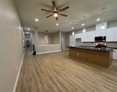 4921 Pederson Street - Photo Thumbnail 3