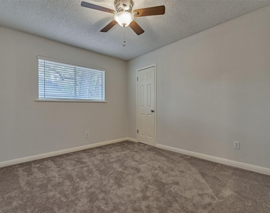 307 Robinwood Drive - Photo Thumbnail 13