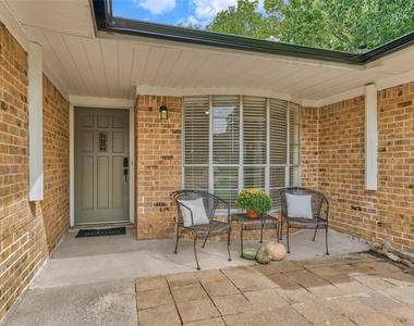 307 Robinwood Drive - Photo Thumbnail 2