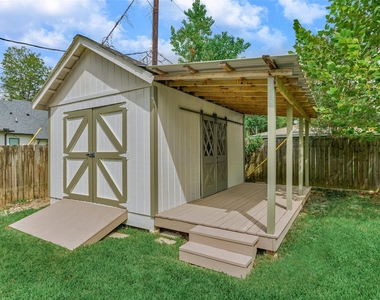 307 Robinwood Drive - Photo Thumbnail 17