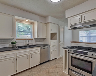 307 Robinwood Drive - Photo Thumbnail 10