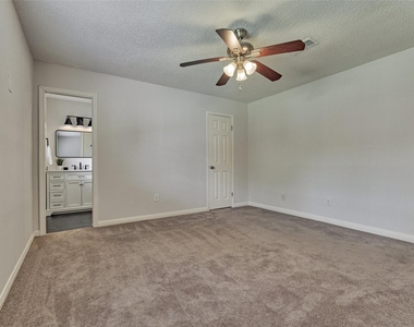 307 Robinwood Drive - Photo Thumbnail 11
