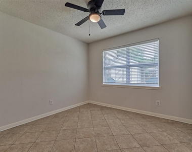 307 Robinwood Drive - Photo Thumbnail 9
