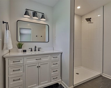 307 Robinwood Drive - Photo Thumbnail 12