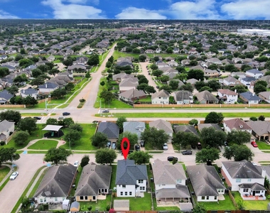 1910 Fallow Lane - Photo Thumbnail 21