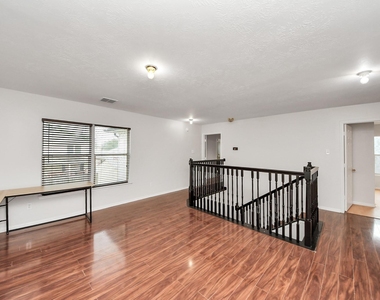 1910 Fallow Lane - Photo Thumbnail 15